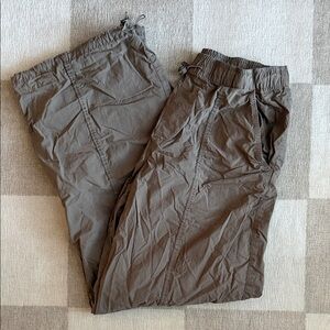 Zara Women's Cargo Pants in Brown